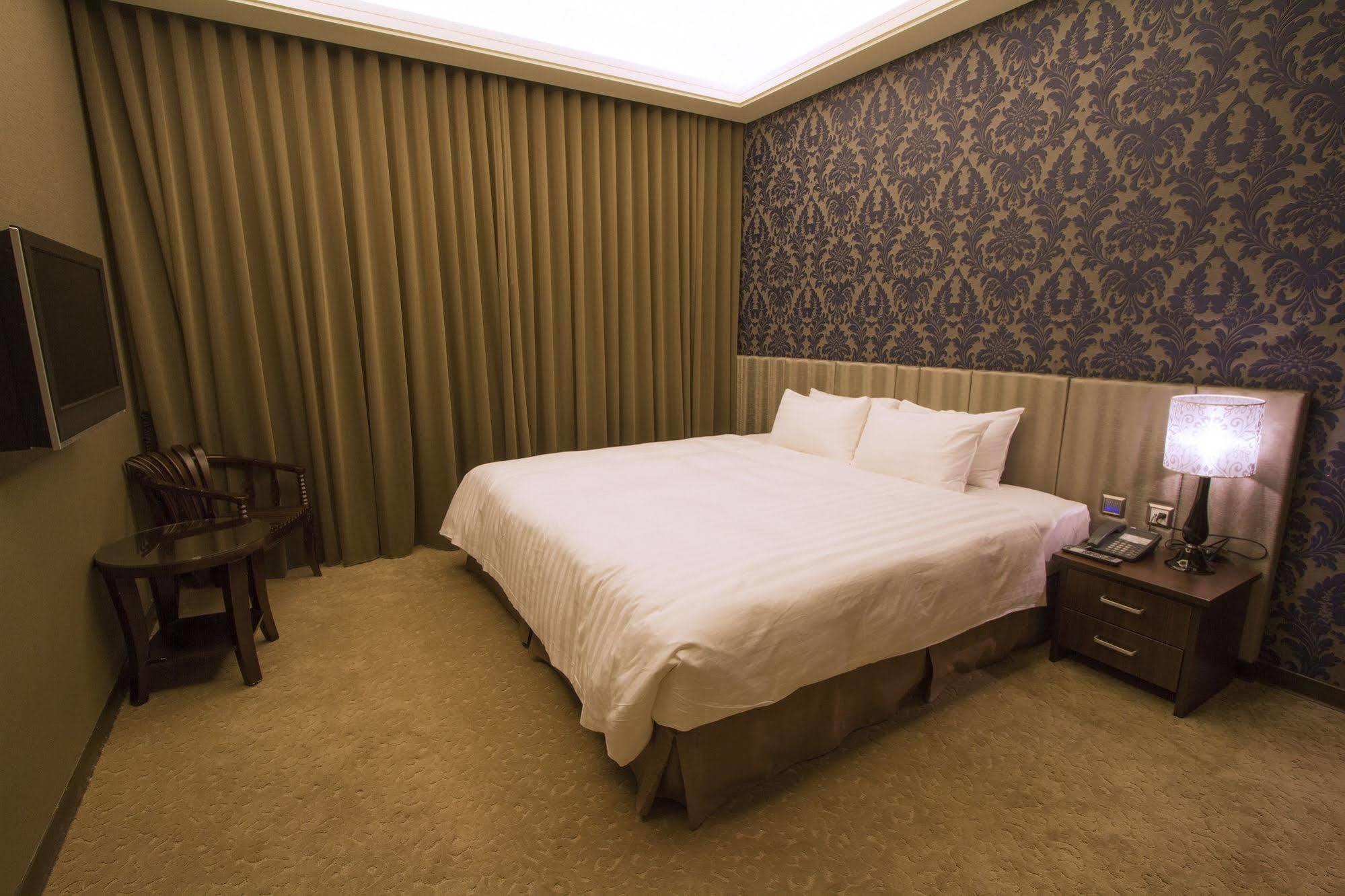 Hunt Champion Hotel Taichung Exterior foto